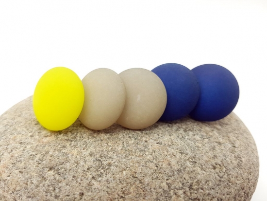 Matte Cabochon Ohrstecker rund hellgrün, hellbraun, dunkelblau - klein